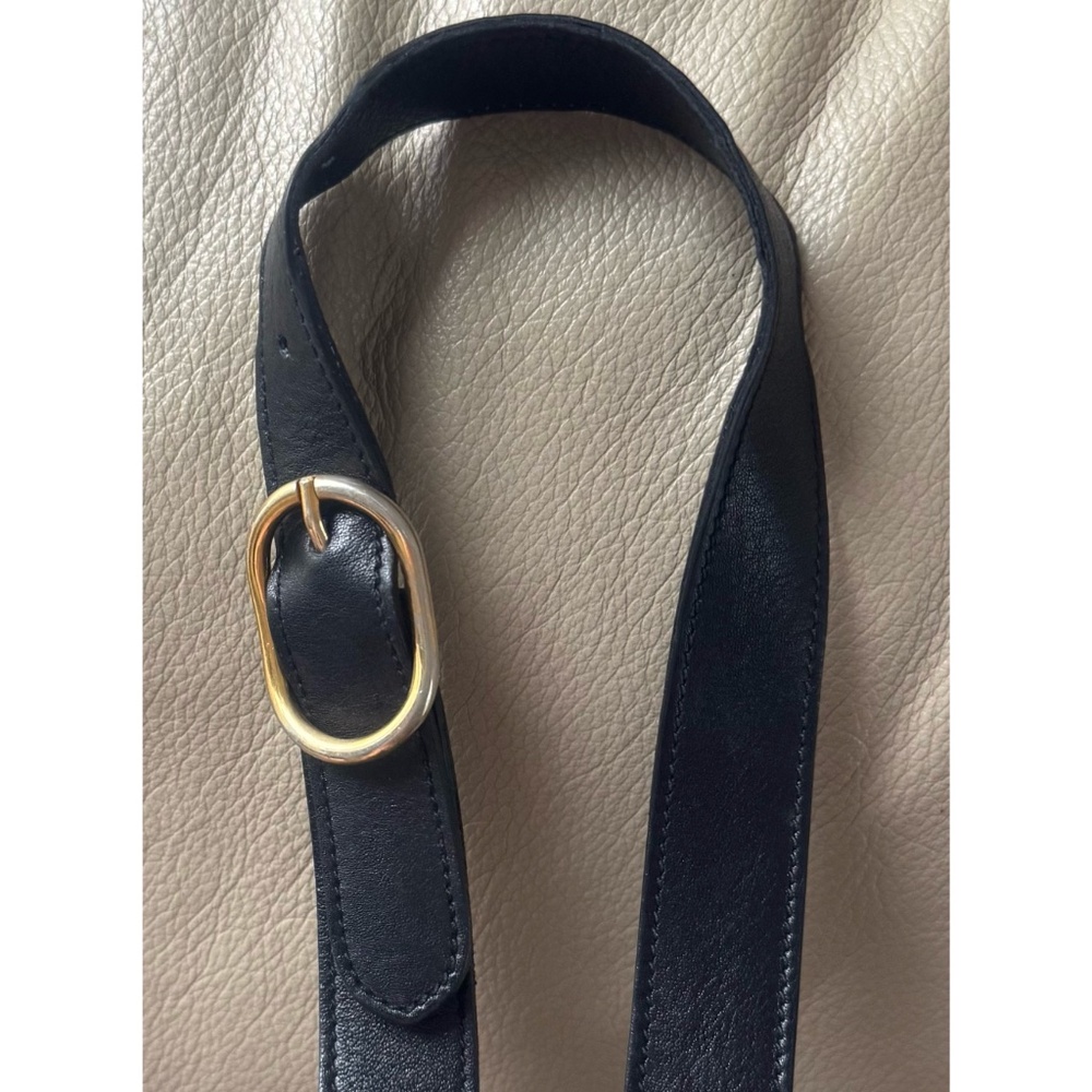 Gucci Black Shoulder Bag with Gold GG Emblem - Picture 9 of 11